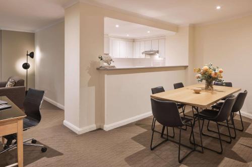 Radisson Hotel & Suites Sydney - image 12