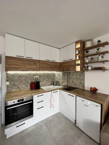 Central Cosy, Fully Renovated 2BD Near the Cathedral, Warna (zdjęcie 5)