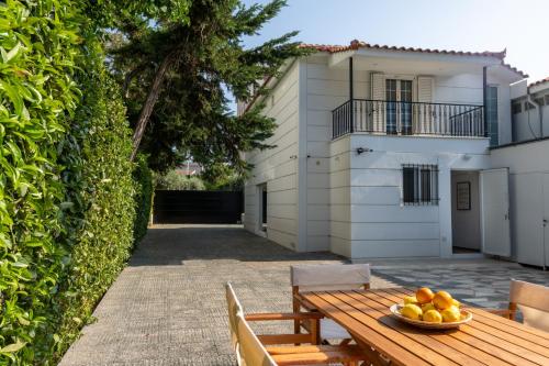 Astonished Central and Luxury Town House in Glyfada