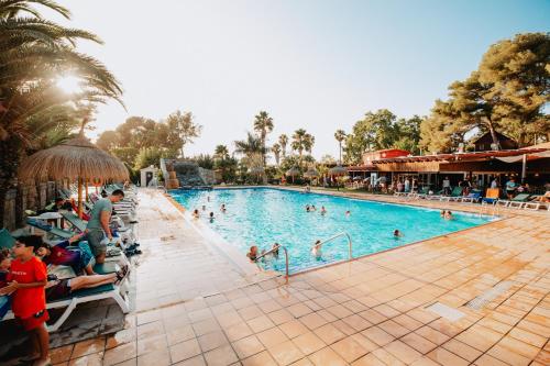 Camping Caledonia - Hotel - Tamarit