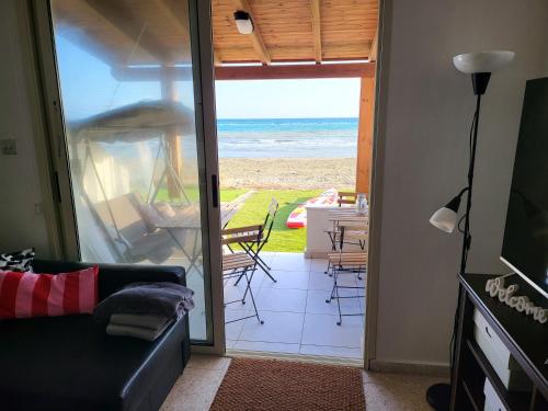 Mattis Seafront Beachhouse – khách sạn tại Perivolia