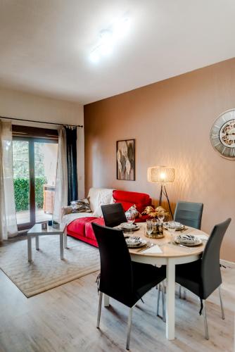 Appartement moderne central avec piscine, garage privé et terrasse sud - Location saisonnière - Uzès