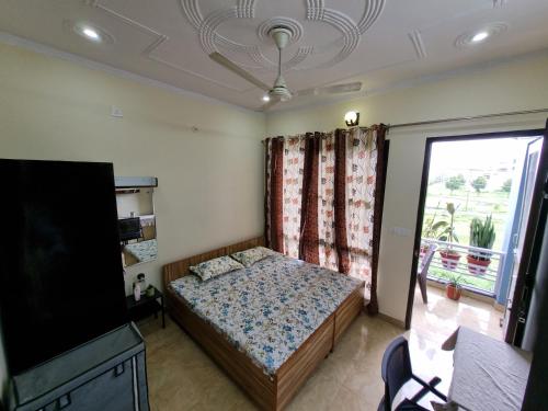 HOmTEL-1Bedroom Home Stay by Pushpanjali QLH - Badowala