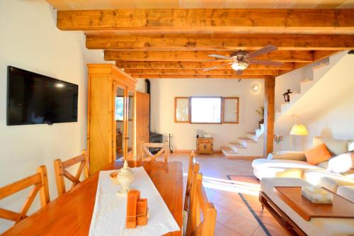 gedeelde lounge/tv-ruimte, Finca en plena naturaleza con piscina in Llubi