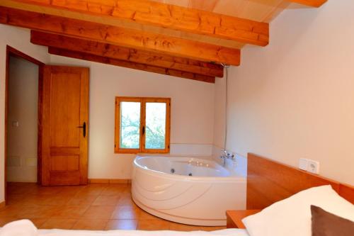 Faciliteiten, Finca en plena naturaleza con piscina in Llubi