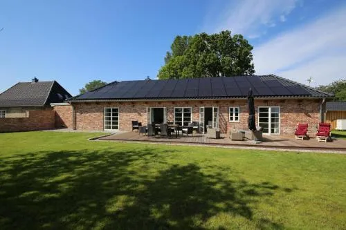 Sattlerei Gut Priesholz Ferienhaus für Familien und Hunde mit Sauna Kamin und eingezäuntem Garten in Rabenholz, Deutschland