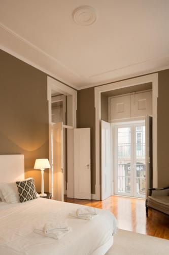 One-Bedroom Apartment image 6