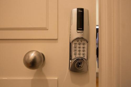 One-Bedroom Apartment image 1