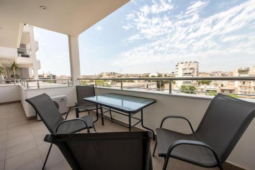 陽台/露台, Cozy 2-bedroom Apartment in Piraeus (ERM_E9) in 泰普希賽-烏永尼區