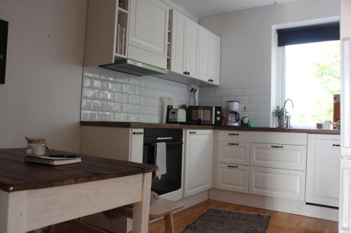 CosyPlace; close to beach, nature, train, grocery in Kopingebro