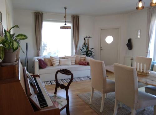 CosyPlace; close to beach, nature, train, grocery in Kopingebro