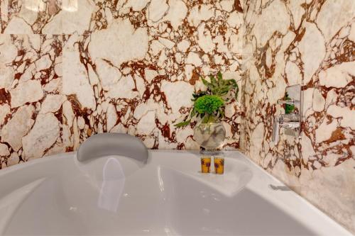 Singer Palace Hotel in Pantheon