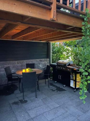 Glamping Holiday House with terrace and sauna- no hot tub- Hisa oddiha in Смаржеське Топліце