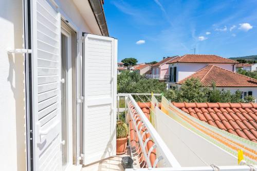 Apartments by the sea Mirca Brac - 732 - image 4