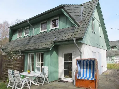 Holiday Home Im Kiefernweg DHH 21 by Interhome in Zinnowitz, Deutschland