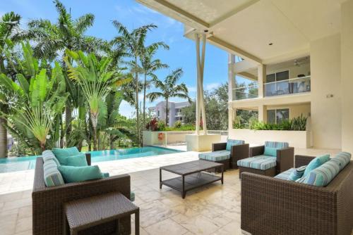Coastal Condo Deerfield Beach Retreat 3 bed 2 bath in Deerfield Beach, USA