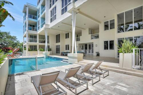 Coastal Condo Deerfield Beach Retreat 3 bed 2 bath in Deerfield Beach, USA