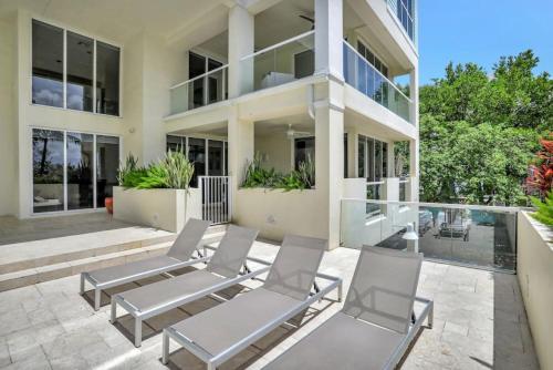 Coastal Condo Deerfield Beach Retreat 3 bed 2 bath