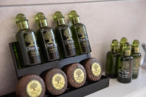 浴室, Overlooking park flat close to the Piraeus Port-(DRAP-A7) in 泰普希賽-烏永尼區