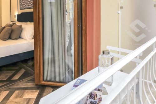 Double Room with Balcony image 8
