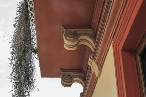 Double Room with Balcony image 9