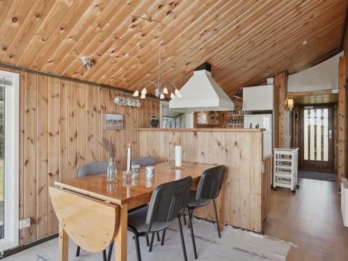 Holiday Home Tianna - 500m from the sea in NW Jutland by Interhome