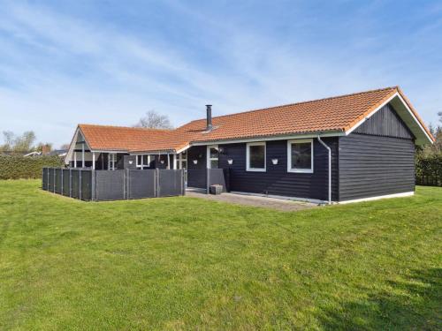 Holiday Home Elise - from the sea in NE Jutland by Interhome