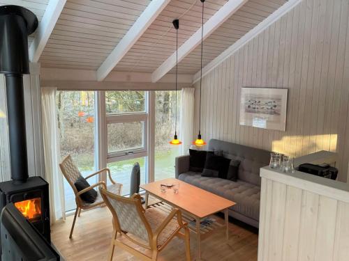 Holiday Home Dwerg - all inclusive - 400m from the sea by Interhome in Læsø