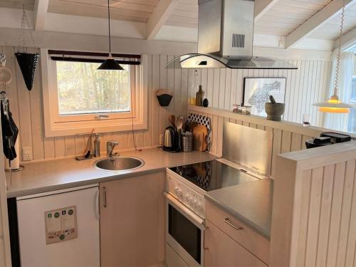  Holiday Home Dwerg - all inclusive - 400m from the sea by Interhome in Læsø