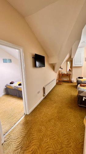 Castle Lodge Guest House - image 4