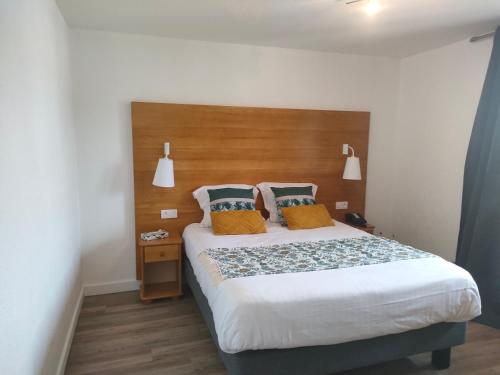 1 queen bed, 1 twin bed