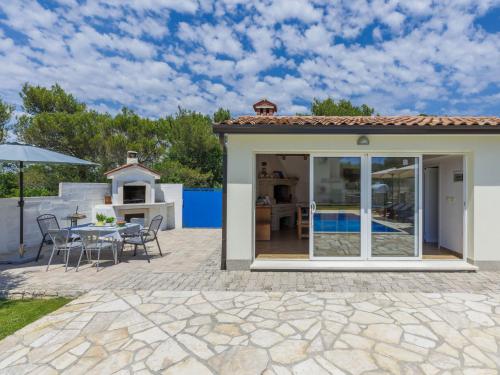 Holiday Home Villa Dina by Interhome