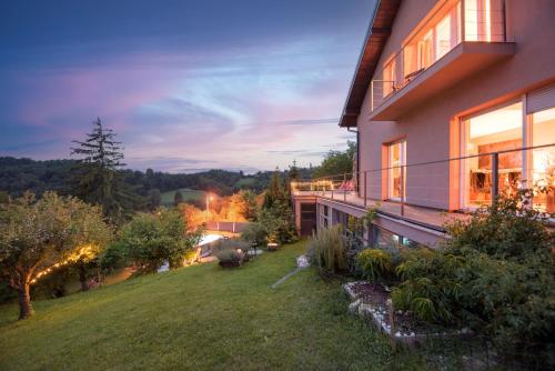 3 Bed Villa-Sleeps 8-Private pool-Mountain Views, Kuzminec