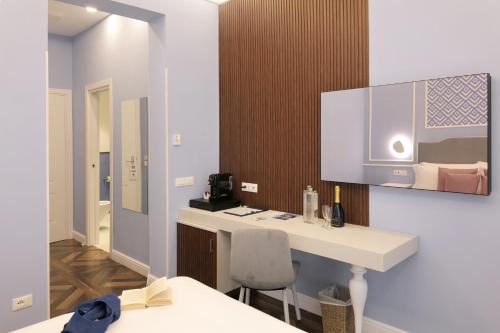 Deluxe Room image 10