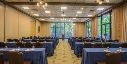 Williamsburg Woodlands Hotel & Suites, an official Colonial Williamsburg Hotel - 회의실/연회장
