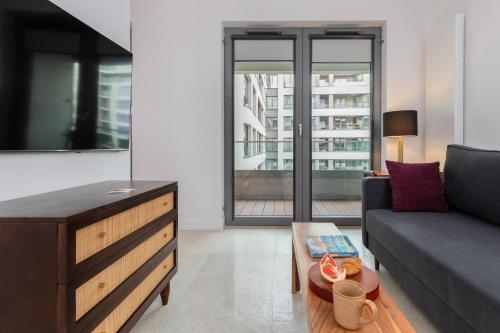 Plac Unii Apartment Gdynia City Centre by Noclegi Renters - image 3