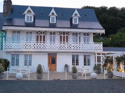 White House, maison d'hôtes - Chambre d'hôtes - Rives-en-Seine