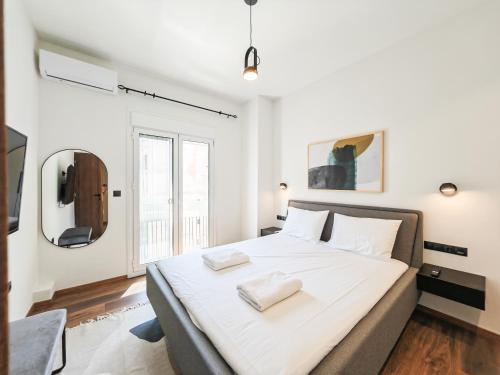 Bright and Beautiful by Acropolis with balcony - Ako25