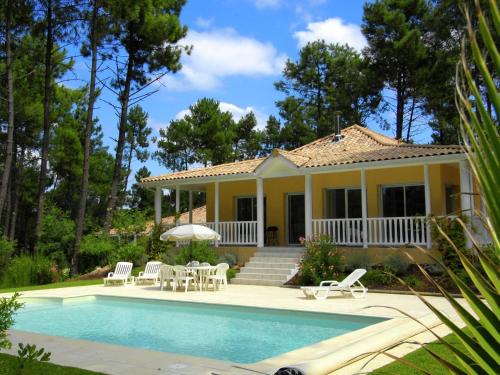 Beautiful villa with a private pool in Lacanau-Océan