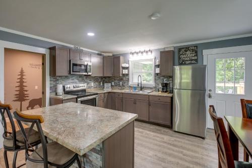 Serene Bryant Retreat with Private Hot Tub! in Kimball, USA