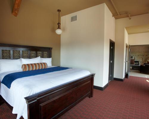 Brewhouse Inn and Suites - image 13