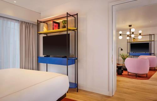 room detail thumbnail 1