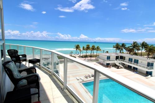 Oceanview Loft with Beach access, Bars and Free Parking!