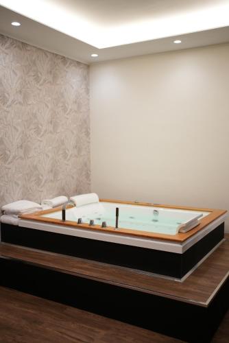 Джакузі, Re Di Cuori Hotel in Каянелло