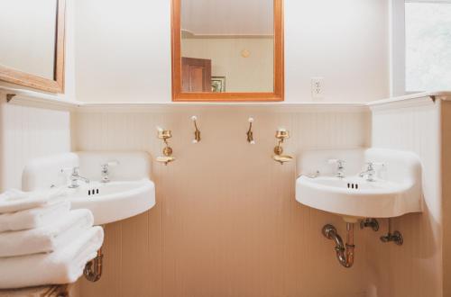 The Palm Hotel - image 8