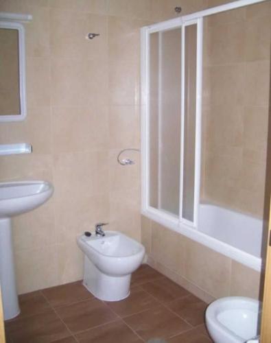 Bathroom, Apartamentos Albamar II in Calpe
