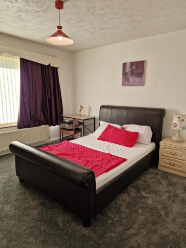 Chimes-Company & Family Stay, 2 Bedroom House + Free parking