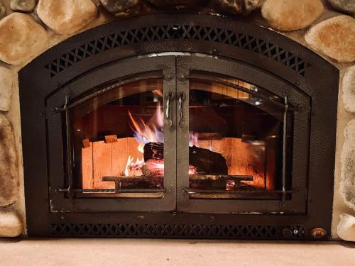 Dog friendly, lakefront home perfect for families