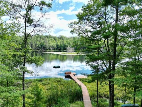 Dog friendly, lakefront home perfect for families