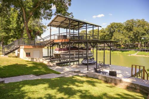 Upscale Home on Lake Placid with Deck Dock Fire Pit - image 2